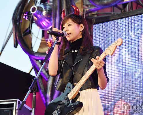 西内まりや、エレキギター鳴らし新曲披露 仮装でハロウィンパレードも参加