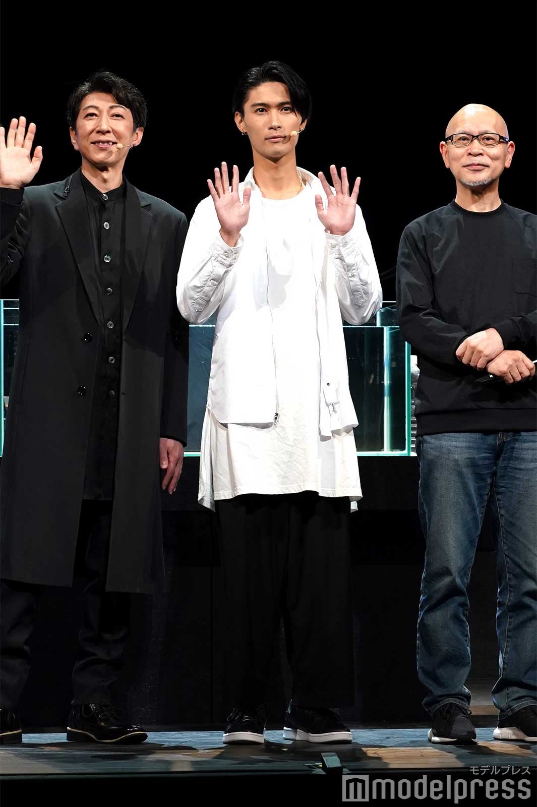 （左から）篠井英介、橋本良亮、鈴木勝秀 （C）モデルプレス