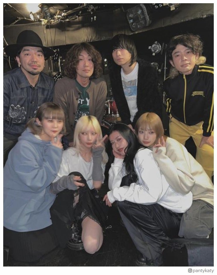 元ZOC・かてぃ、“目標にしていた”ロックバンドと共演ショット披露で反響「推しと推しのコラボ」「最高」