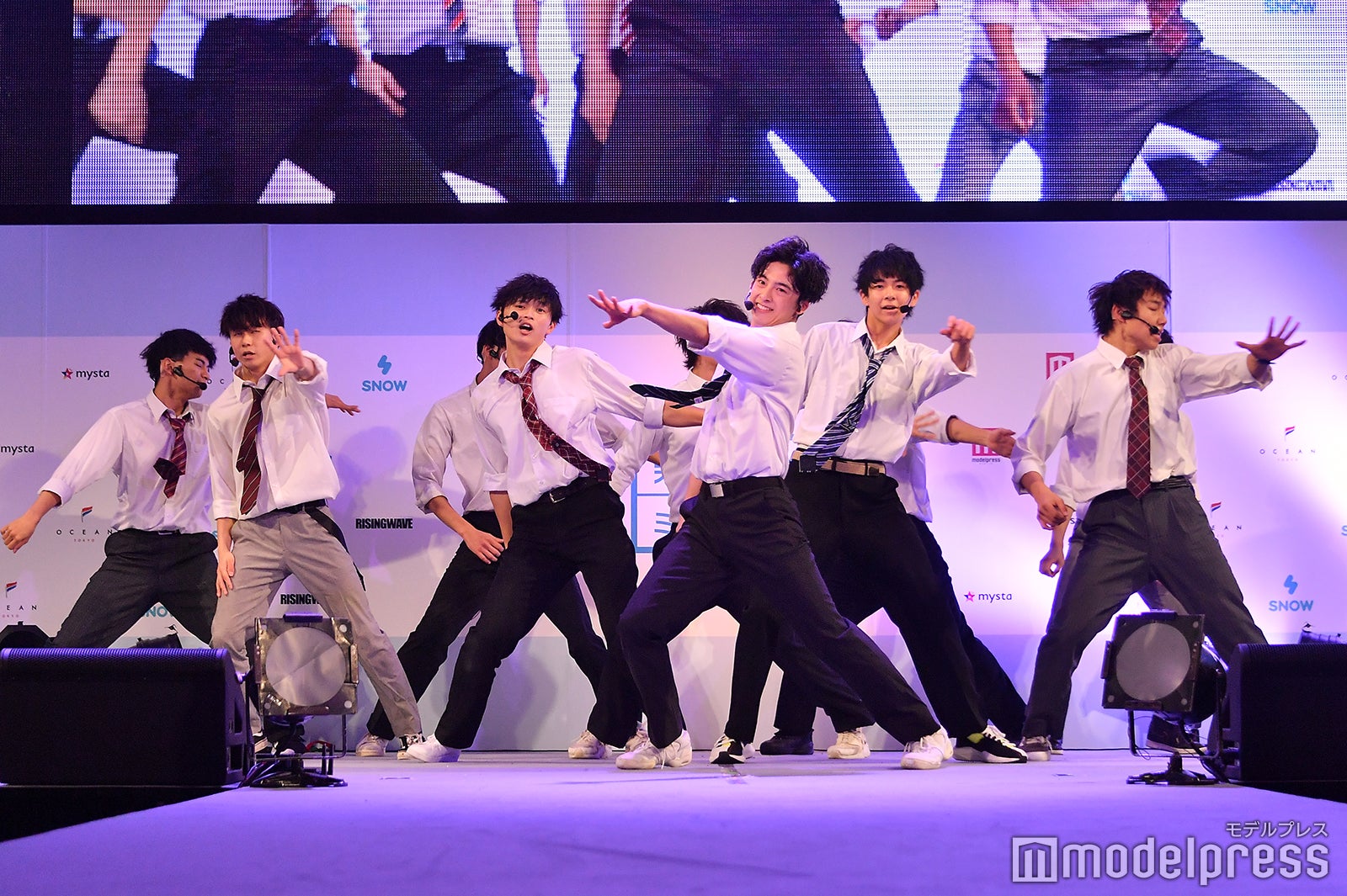 パフォーマンスの様子 （C）モデルプレス