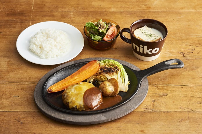 黄金比率のチーズハンバーグ／画像提供：アダストリア