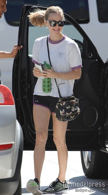 アマンダ・サイフリッド、破局報道の翌日に笑顔