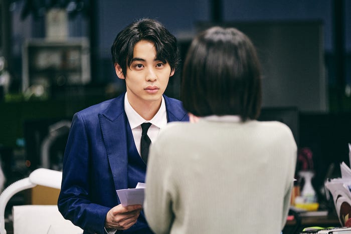 鈴木志遠、白石優愛「恋愛ドラマな恋がしたい~Kiss me like a princess~」第1話(C)AbemaTV, Inc.