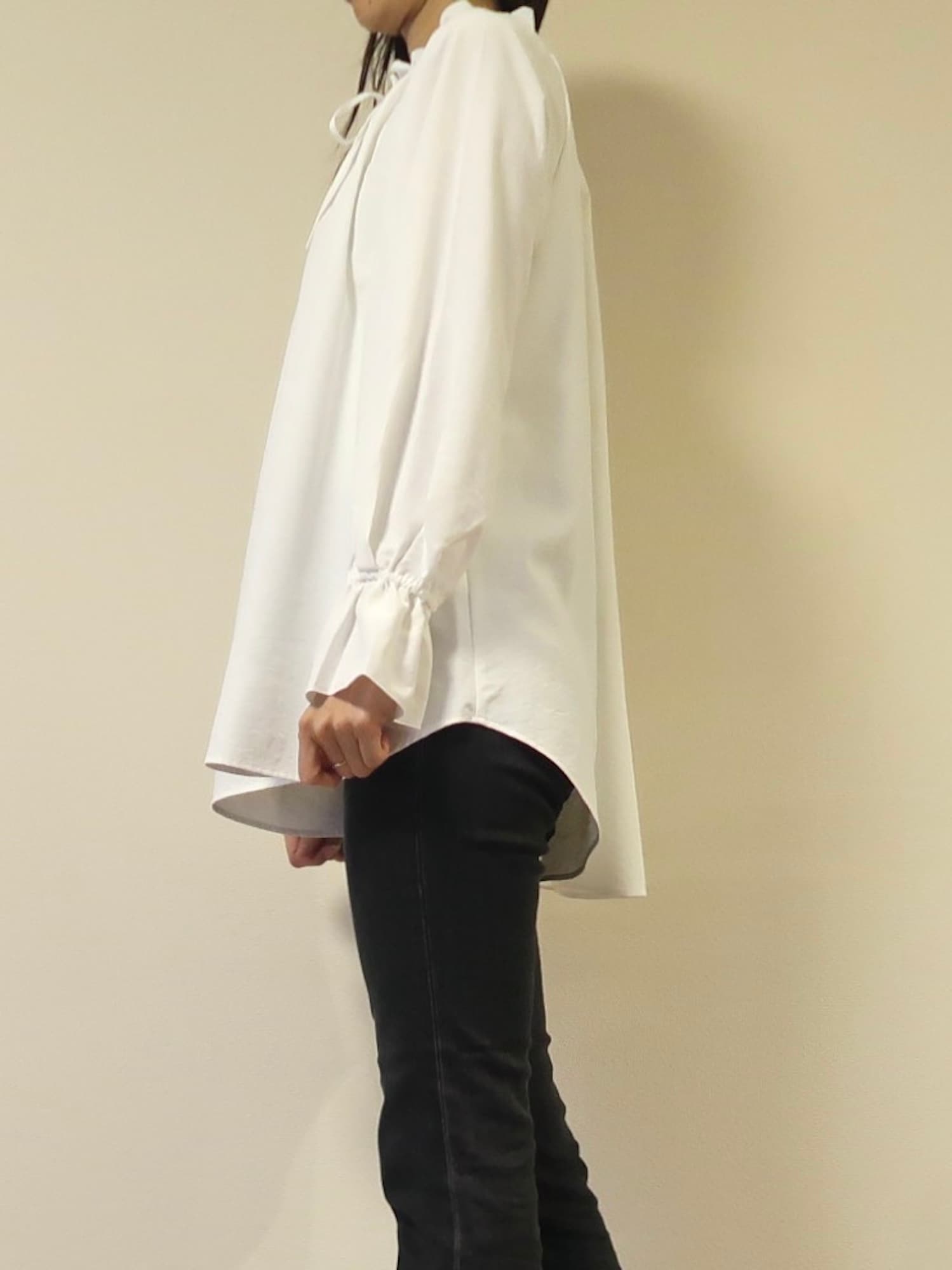 ヒップまで隠れるロング丈で気になる箇所も自然にカバー