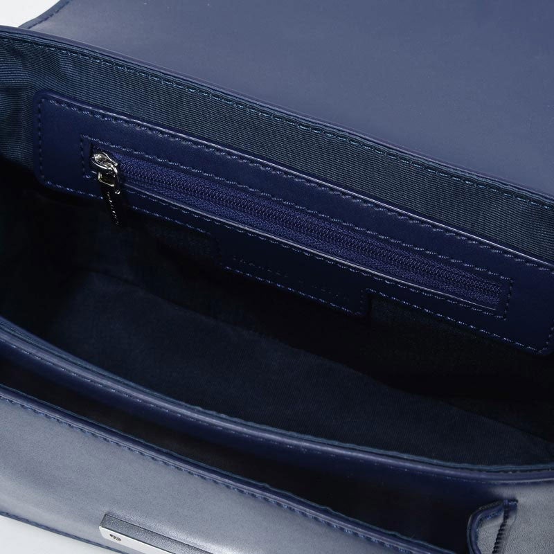 トップハンドルボックスバッグ「CHARLES & KEITH」5,886円（税込）／画像提供：CHARLES & KEITH OFFICIAL ONLINE STORE