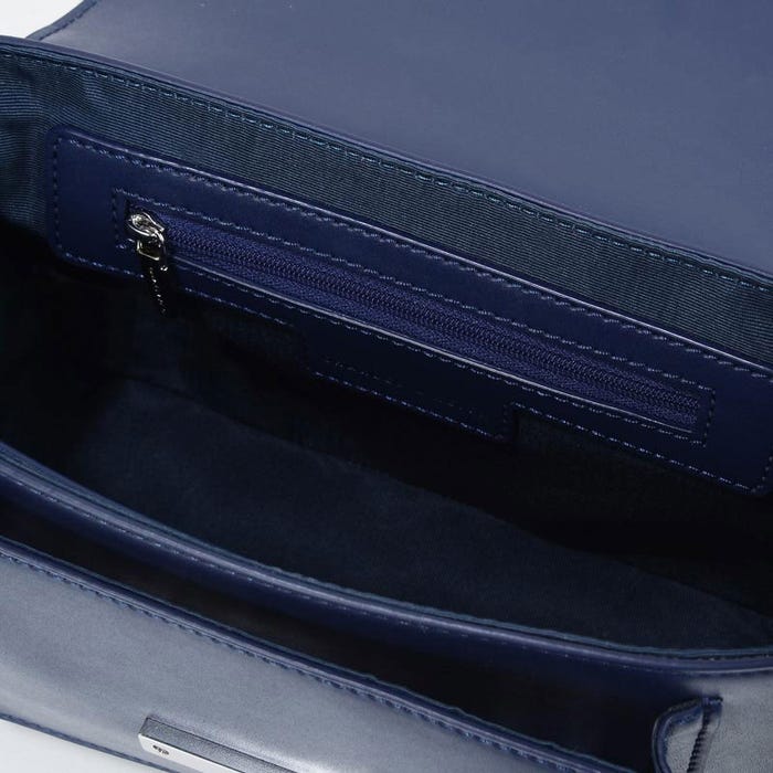 トップハンドルボックスバッグ「CHARLES & KEITH」5,886円(税込)/画像提供:CHARLES & KEITH OFFICIAL ONLINE STORE