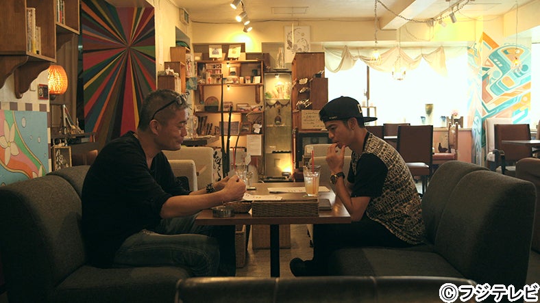 菅谷哲也（右）／「テラスハウス」9月15日放送回より