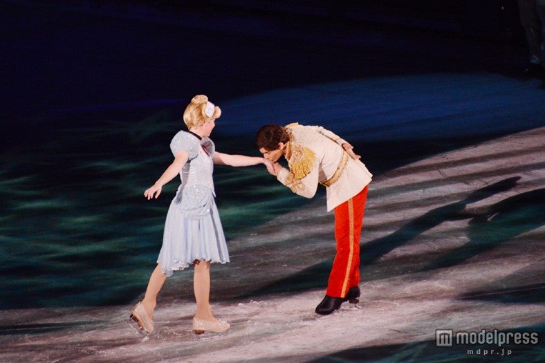 「ディズニー・オン・アイス」シンデレラと王子