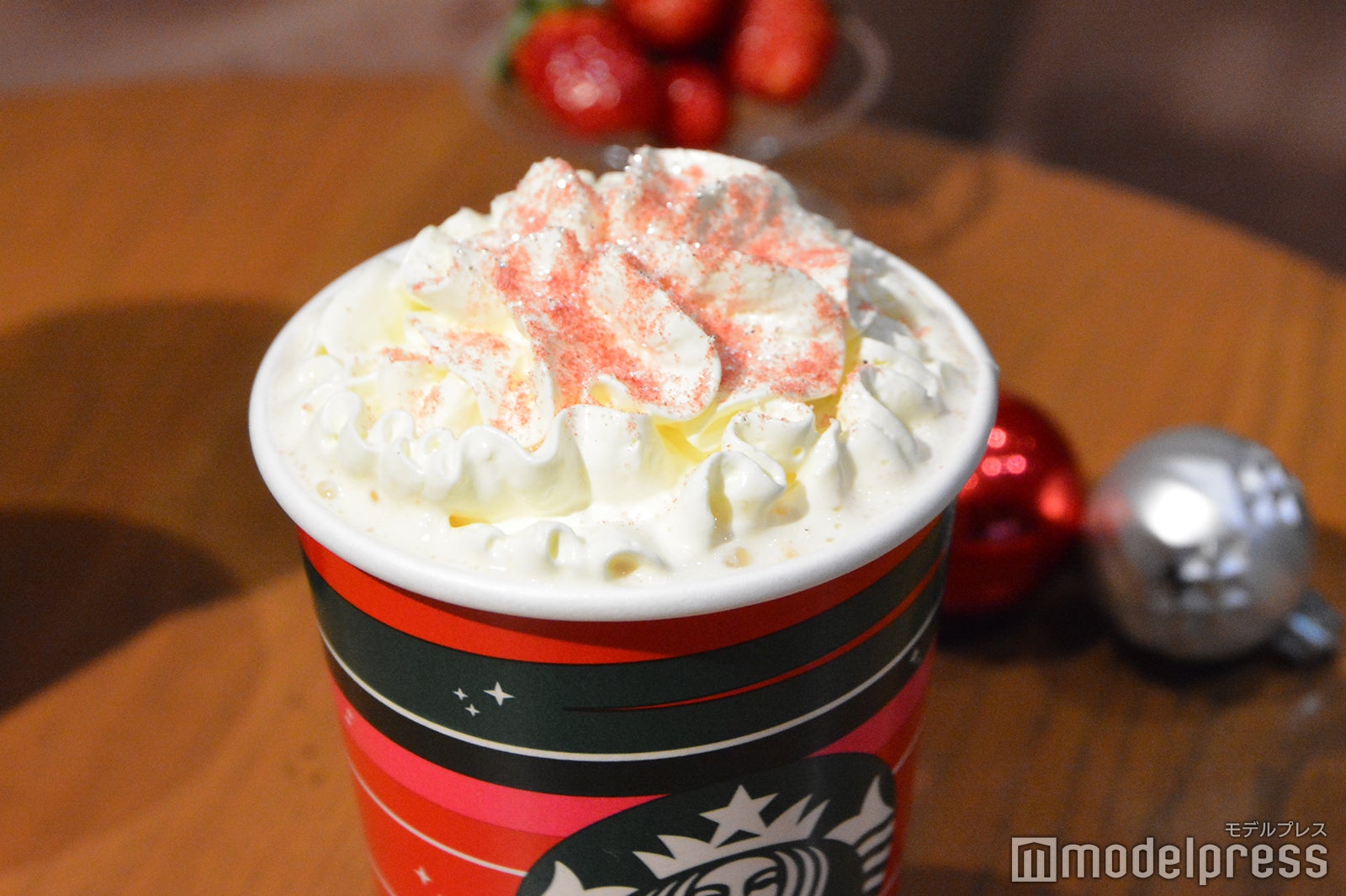 ストロベリー メリークリーム ティー ラテ（C）モデルプレス