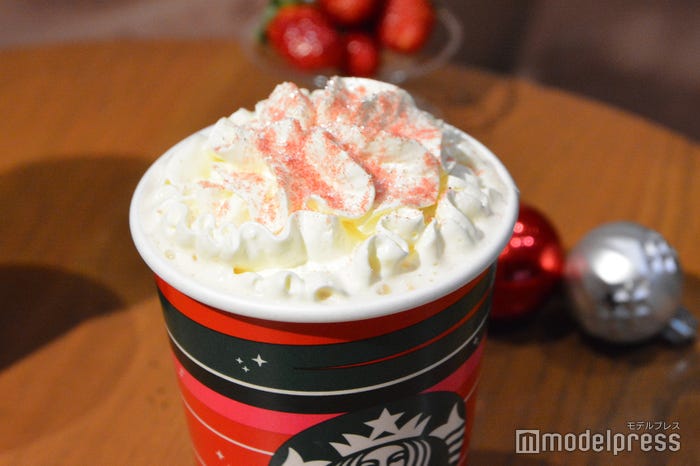 ストロベリー メリークリーム ティー ラテ(C)モデルプレス