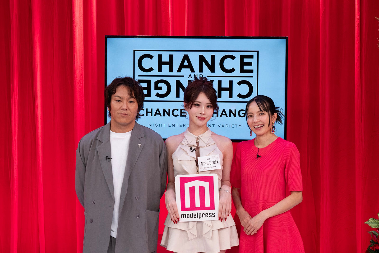 （左から）狩野英孝、朝日向まり、ベッキー（提供写真）