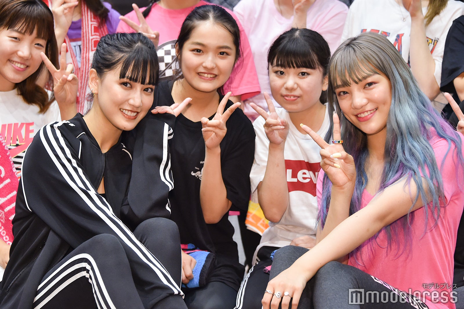 （手前）藤井夏恋、須田アンナ （C）モデルプレス