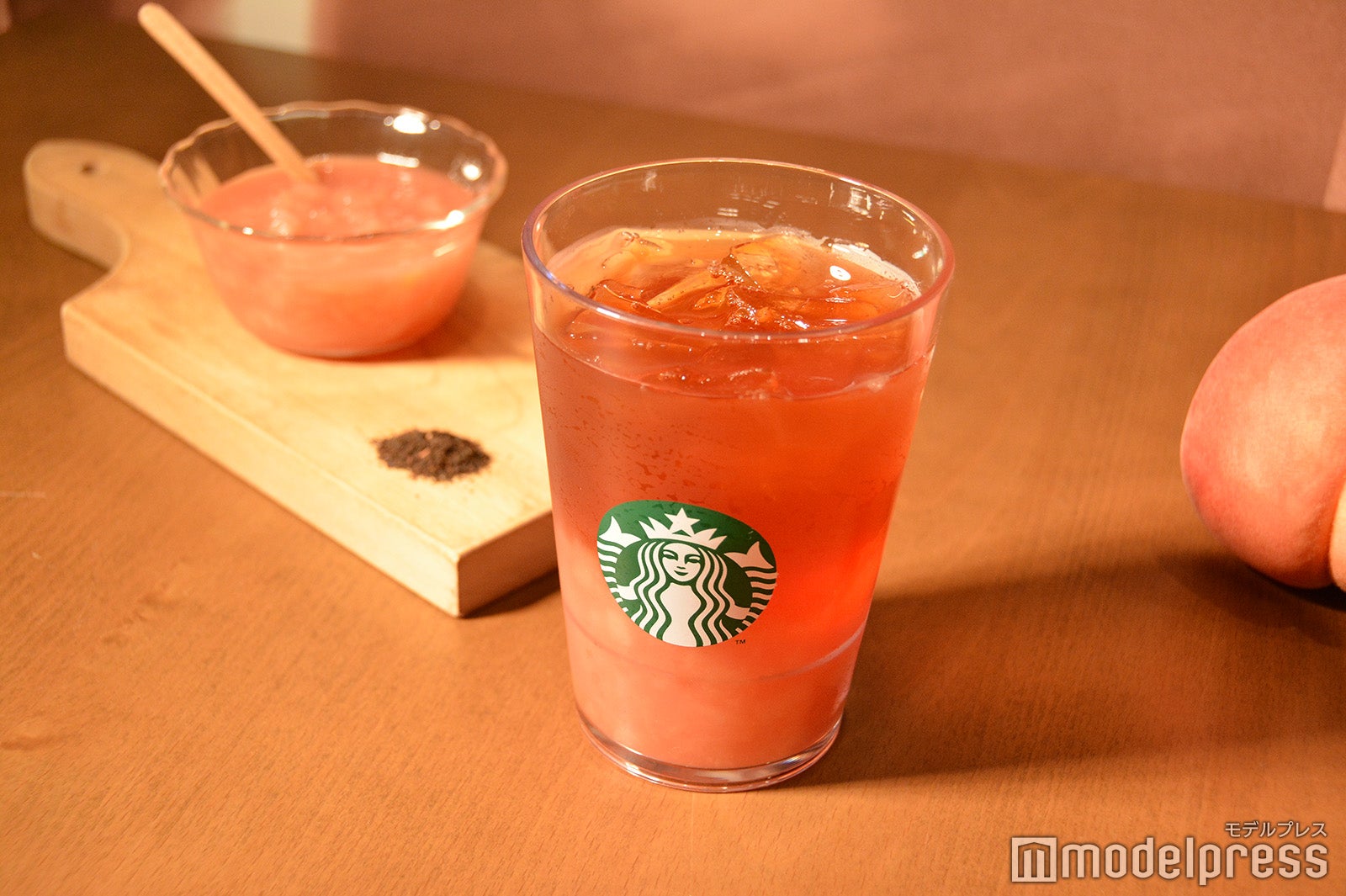 クラフト ジューシー ピーチ ティー（C）モデルプレス