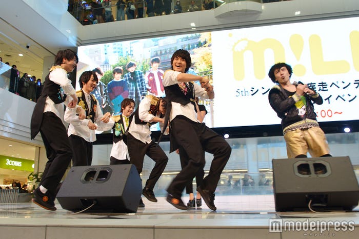 軟式globe。'13とコラボしたM!LK(C)モデルプレス