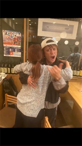 「妻を奪われました」スリムクラブ真栄田、“超大物元アイドル”に遭遇「すご！」「かっこいい」