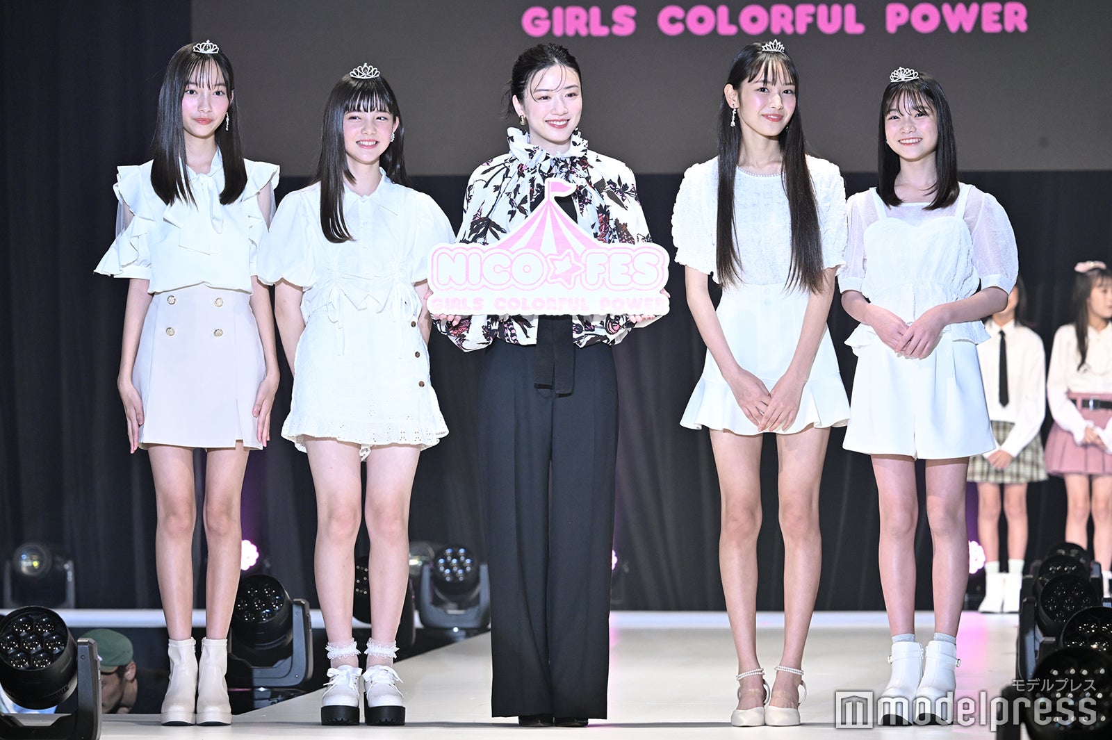 （左から）上妻美咲、松尾そのま、永野芽郁、十文字陽菜、梨里花（C）モデルプレス