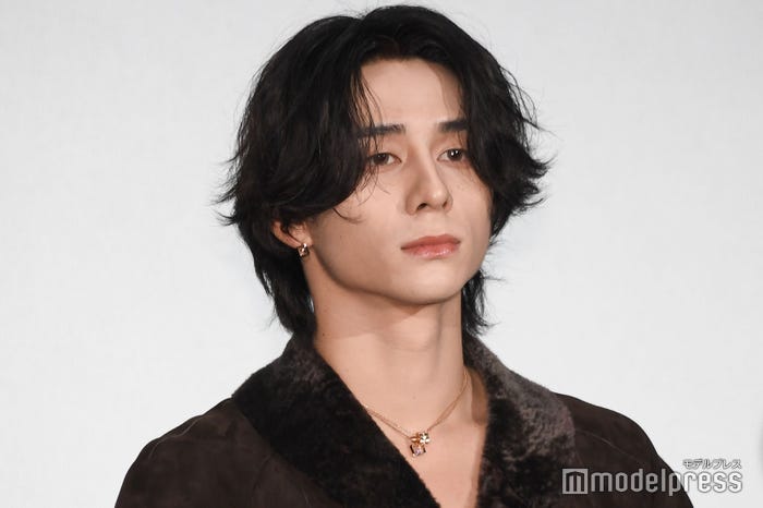 耳打ちの内容が気になった西洸人(C)モデルプレス