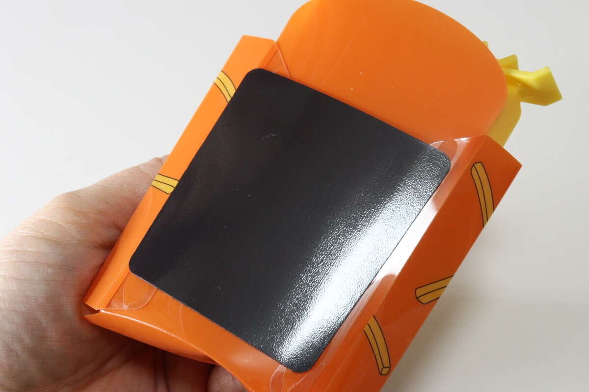 ダイソーのフライドポテトクリップセットはケースの裏面にマグネット付き