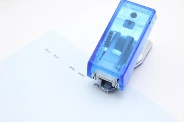 ダイソーのマイクロミニホッチキス