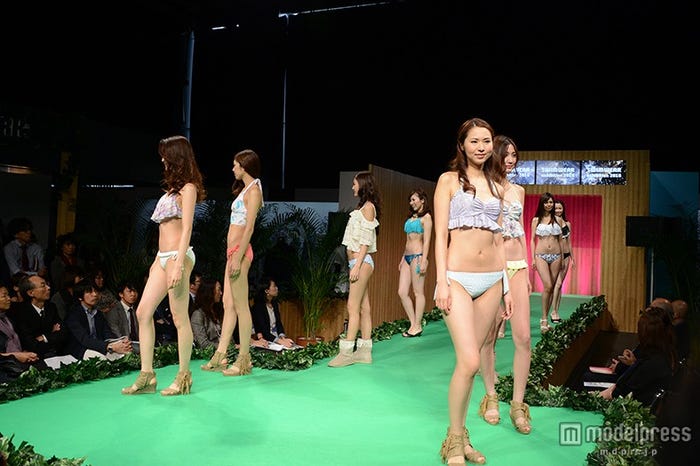水着ファッションショーの様子