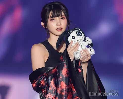 えなこ、谷間チラ見せ&ほっそり二の腕が眩しい<関コレ2021A/W>