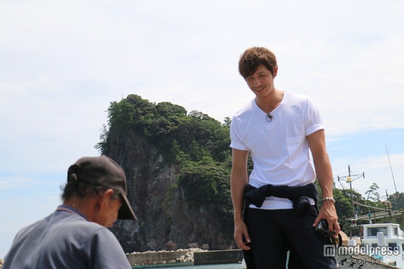 地元住民と触れ合う玉木宏