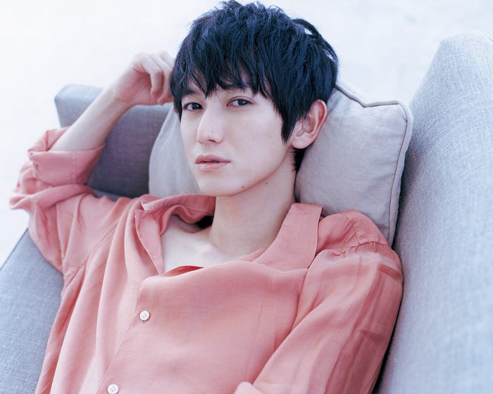 『本郷奏多カレンダー2020 -every morning with Kanata-』表紙カット(通常版)(C)SDP