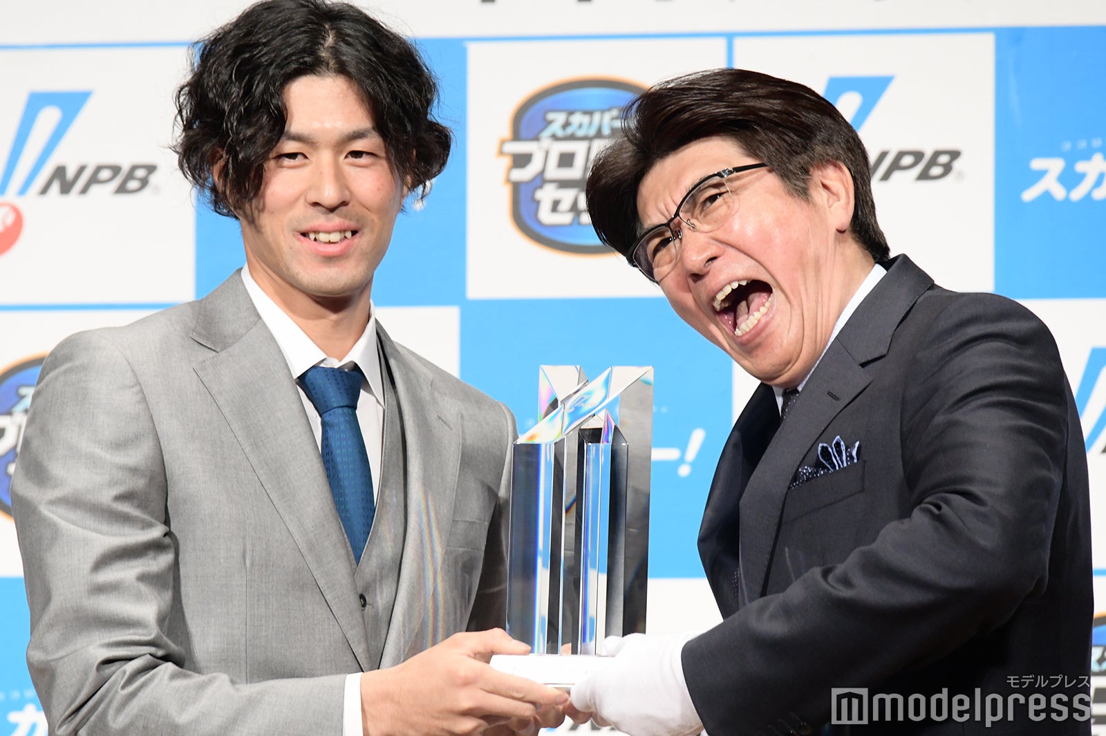 岡大海選手、石橋貴明（C）モデルプレス