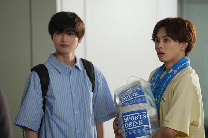 西垣匠、草川拓弥「みなと商事コインランドリー2」第5話より(C)缶爪さわ・椿ゆず/KADOKAWA/「みなと商事コインランドリー2」製作委員会