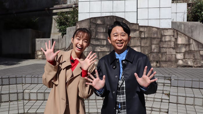 佐藤栞里、有吉弘行(C)日本テレビ