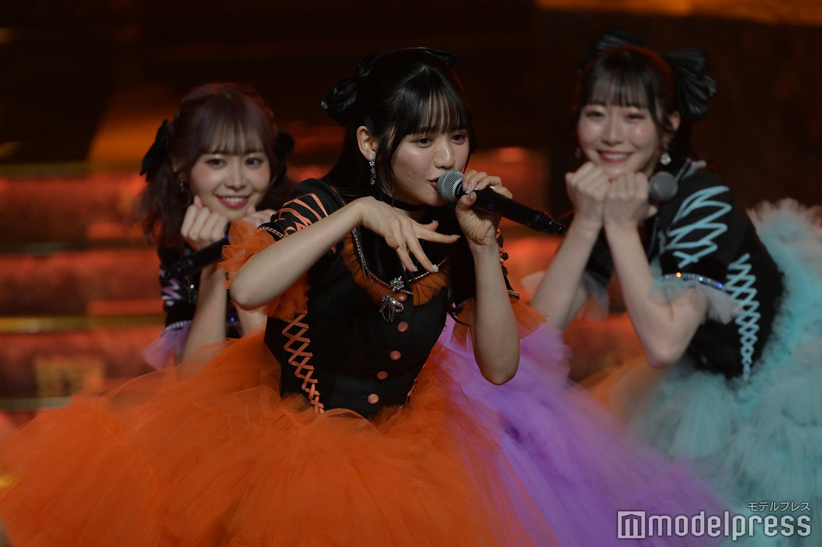 仲川瑠夏、鎮西寿々歌、真中まな／FRUITS ZIPPER（C）モデルプレス