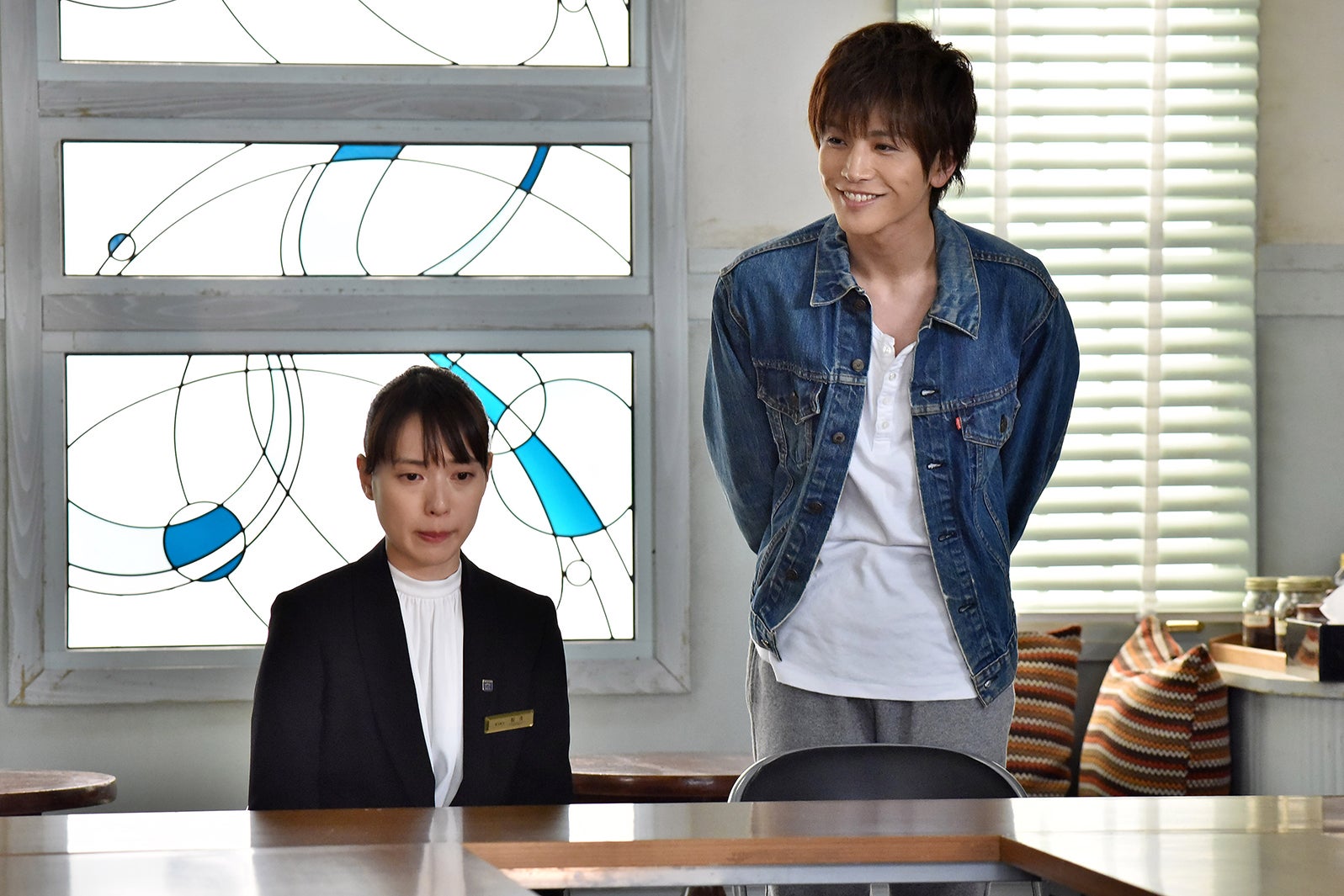 戸田恵梨香、岩田剛典／「崖っぷちホテル！」第4話より（C）日本テレビ