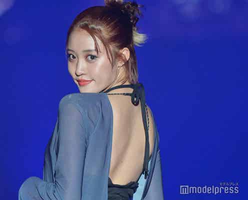 王林、“超ミニスカ”で美脚スラリ 地元・青森でのGW満喫ショットに「脚綺麗」「めっちゃ可愛い」の声
