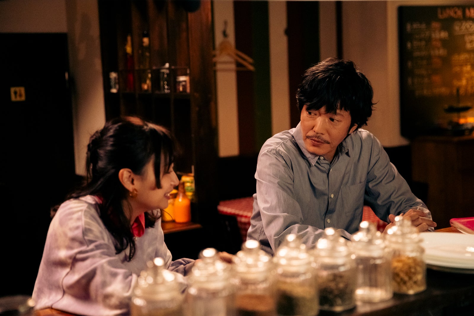 影山優佳、田辺誠一「ハコビヤ」第7話より（C）「ハコビヤ」製作委員会