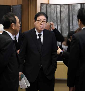 池谷公二郎さん通夜 広島OBが悼む 山本浩二氏「寂しいね。でも、本当によく頑張ったんじゃないかなと思う」安仁屋宗八氏「天国からもカープにどんどん喝を入れてほしい」
