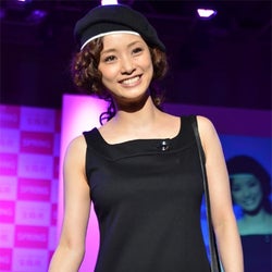 上戸彩 ファッションショーにサプライズ登場 ミニワンピでウォーキング モデルプレス 上戸彩 ファッションショーにサプライズ登場 ミニワンピでウォーキング モデルプレス