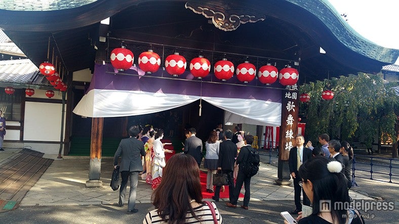 会場の祇園甲部歌舞練場