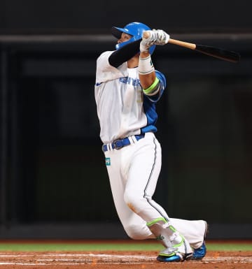 日本ハム・郡司がオープン戦1号 WBCで北山考案の“お茶たてポーズ”披露「逆方向への素晴らしいバッティングでした（自画自賛）」