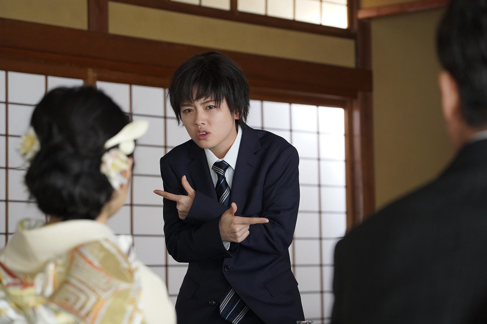 男装姿の小芝風花（C）日本テレビ