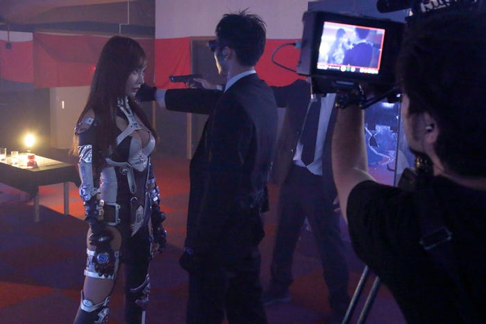 明日花キララ(C)「IRON GIRL FW」製作委員会