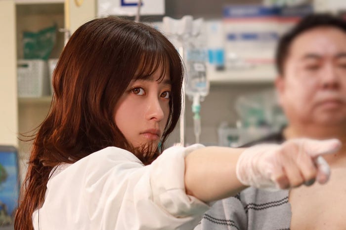 橋本環奈「天久鷹央の推理カルテ」第1話(C)テレビ朝日