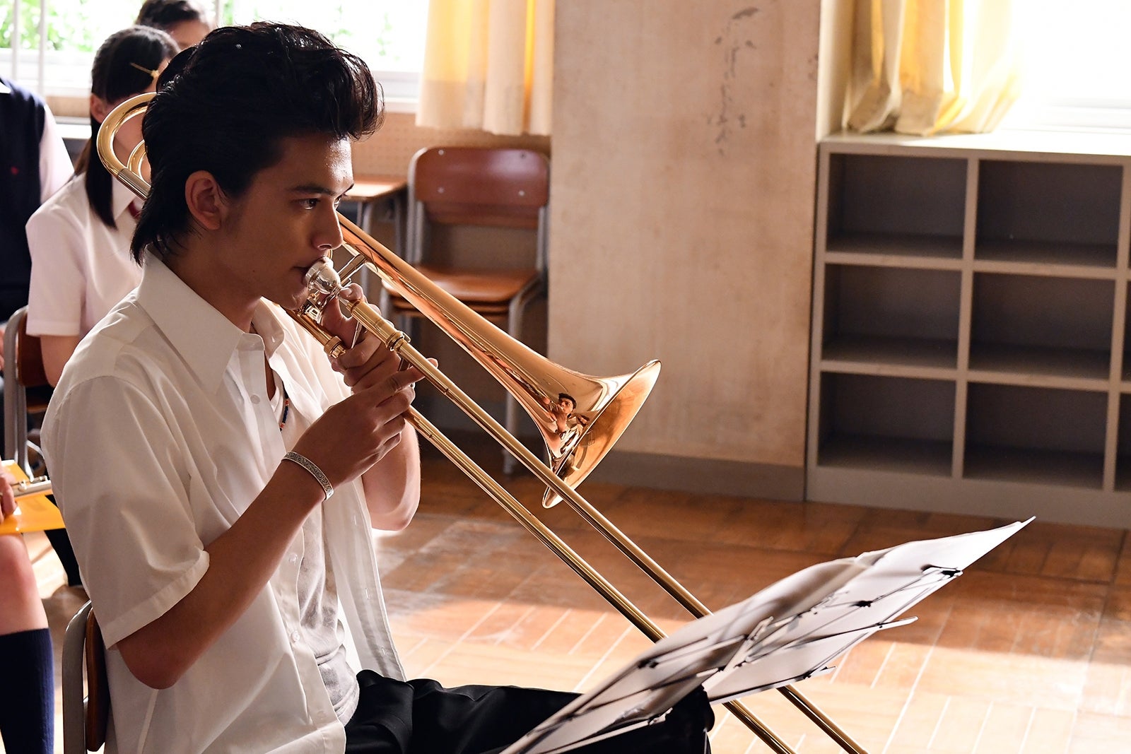 劇中ではトロンボーンを担当（C）TBS