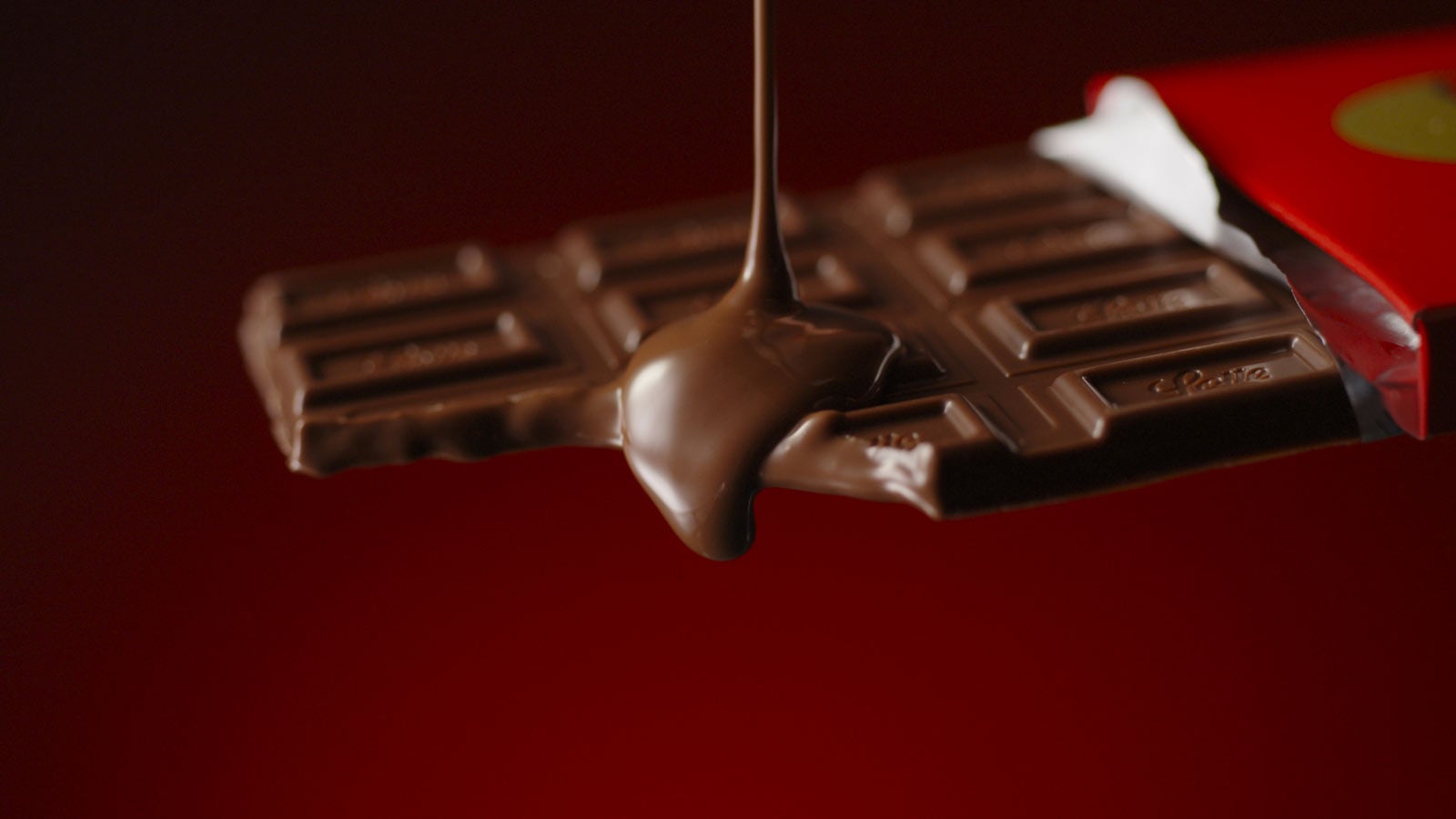 新TVCM「アガる口どけ」篇より（提供写真）