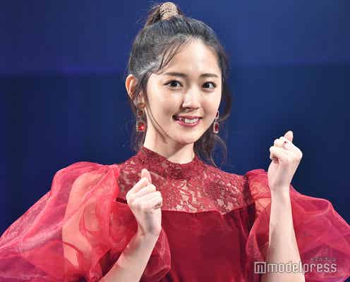 鈴木愛理、恋愛事情追及に立ち向かう 報道陣に駆け寄り笑顔