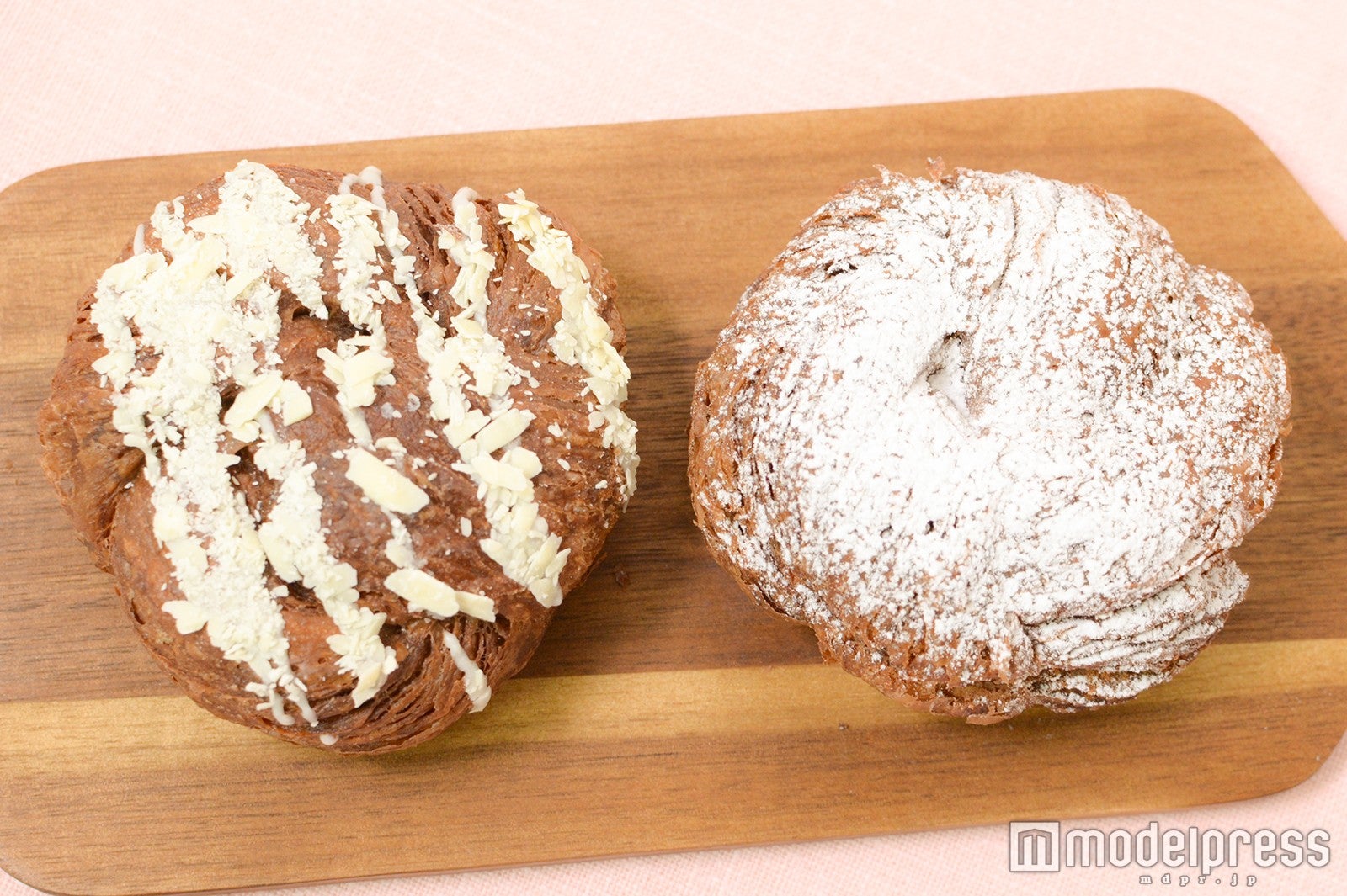 （左から）ショコラデニッシュ ホワイト、ショコラデニッシュ ホイップ（C）モデルプレス