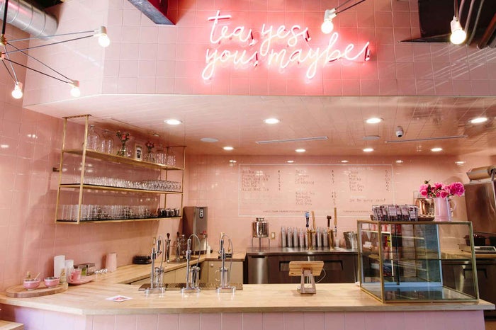 海外の「アルフレッド ティー ルーム」店内／画像提供：カフェ・カンパニー株式会社