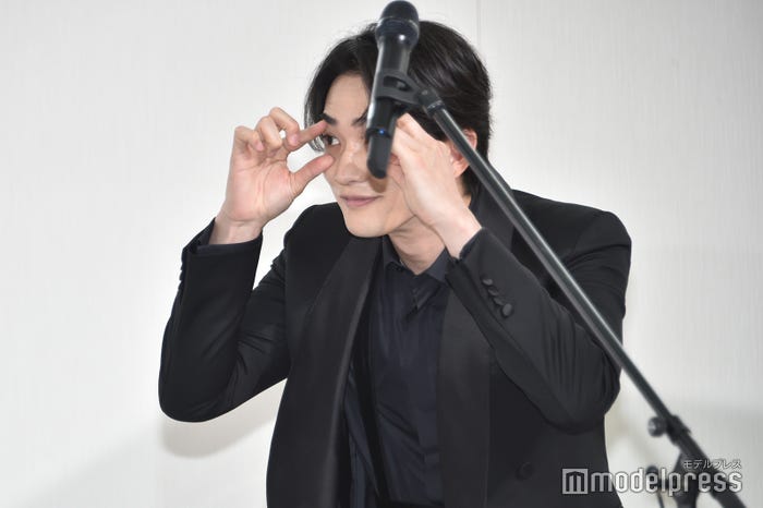 田中圭と同様に高畑充希のモノマネをする町田啓太(C)モデルプレス