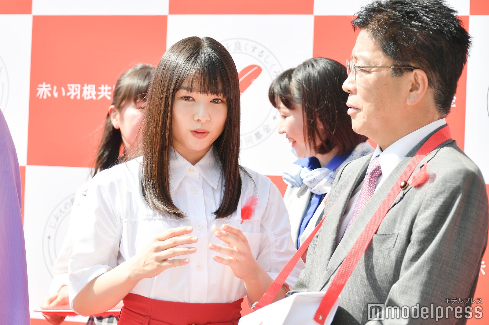 桜井日奈子、加藤勝信厚生労働大臣（C）モデルプレス