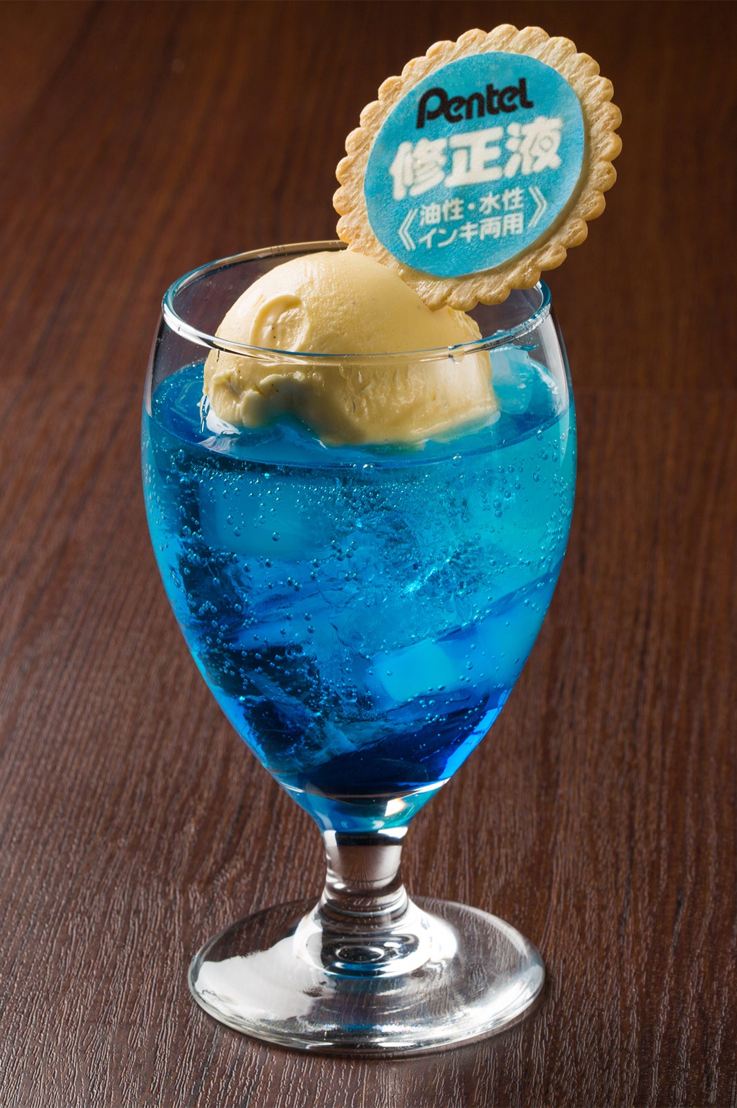 修正液ソーダ／画像提供：GINZA RAKUGAKI Cafe＆Bar by Pentel