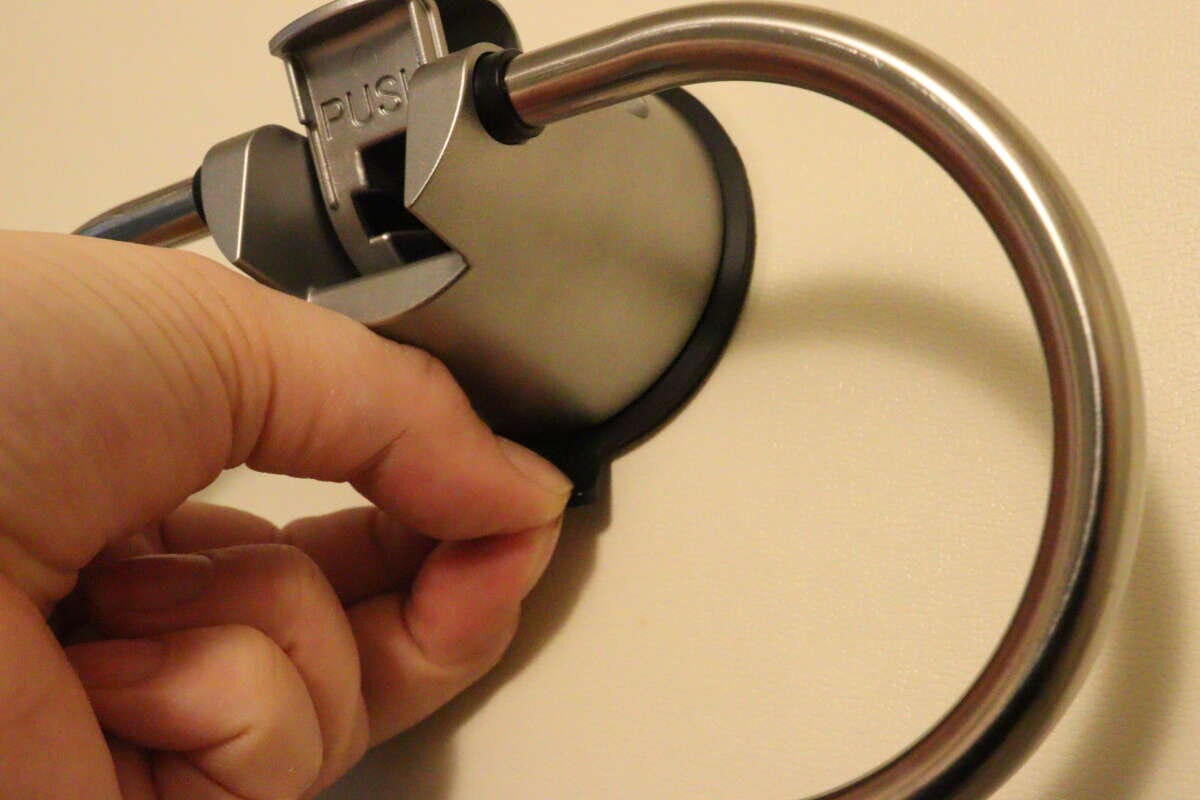 ダイソー　ステンレスタオルリング（ジェル吸盤）　取り外し方